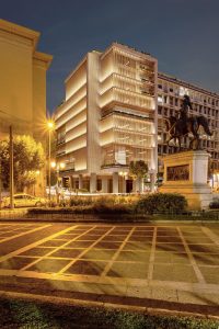 <img src="νεο-κτίριο-Eurobank.jpg" alt="μεταφορά-των-γραφείων-ανώτατης">