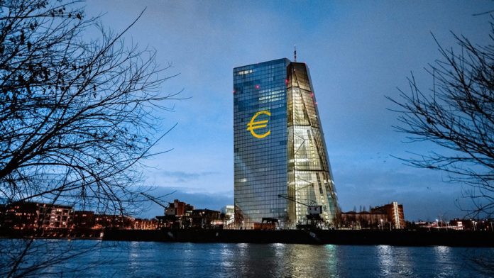 ΕΚΤ: Σήμα ετοιμότητας για νέα μείωση επιτοκίων λόγω ισχυρού ευρώ ΕΚΤ: Σήμα ετοιμότητας για νέα μείωση επιτοκίων λόγω ισχυρού ευρώ