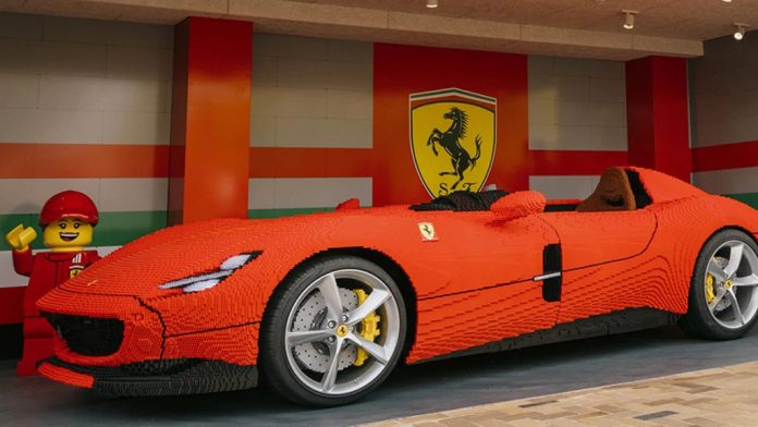 Ferrari σε φυσικό μέγεθος με πάνω από 380.000 κυβάκια