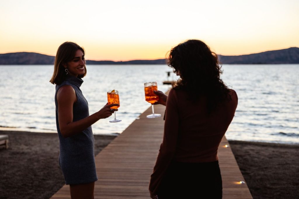 <img src="W-Costa-Navarino-sunset-drinks.jpg" alt="το-w-costa-navarino">