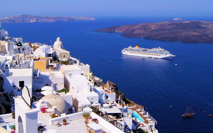 Ελληνική κρουαζιέρα: Ρεκόρ επιβατών αλλά και κίνδυνος αυτοϋπονόμευσης από το τέλος κρουαζιέρας Ελληνική κρουαζιέρα: Ρεκόρ επιβατών αλλά και κίνδυνος αυτοϋπονόμευσης από το τέλος κρουαζιέρας
