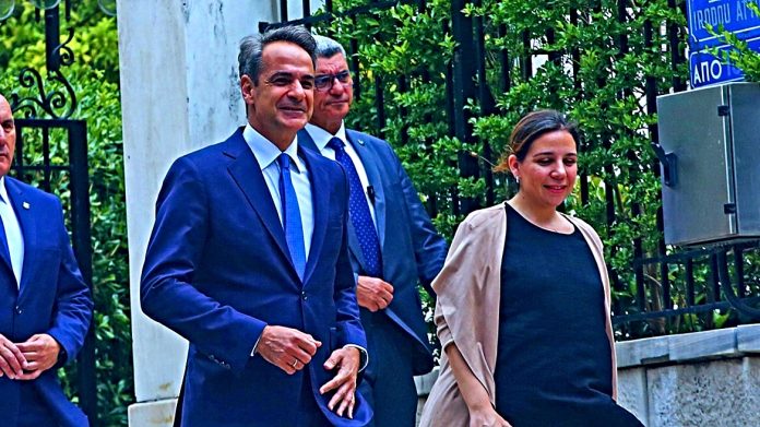 Bloomberg: Οι προκλήσεις για την οικονομία της νέας τετραετίας Μητσοτάκη Bloomberg: Οι προκλήσεις για την οικονομία της νέας τετραετίας Μητσοτάκη