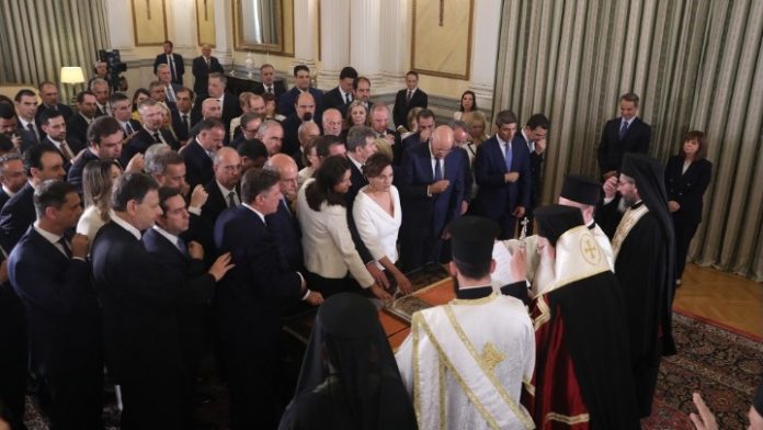 Ολοκληρώθηκε η ορκωμοσία της νέας κυβέρνησης Ολοκληρώθηκε η ορκωμοσία της νέας κυβέρνησης