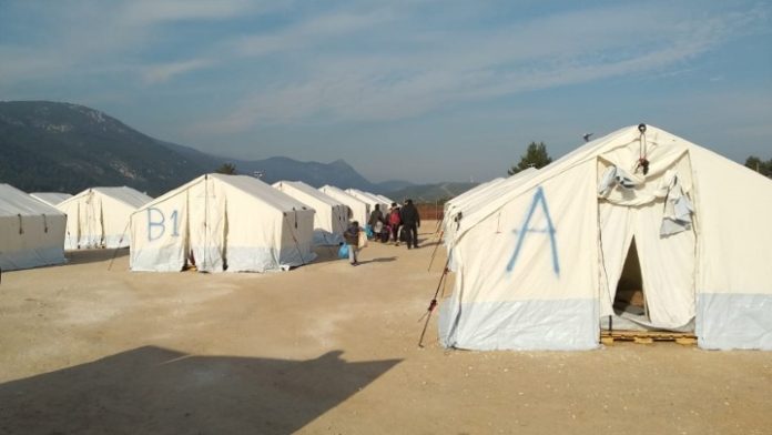 Στη δομή της Μαλακάσας μεταφέρονται οι διασωθέντες του ναυαγίου Στη δομή της Μαλακάσας μεταφέρονται οι διασωθέντες του ναυαγίου