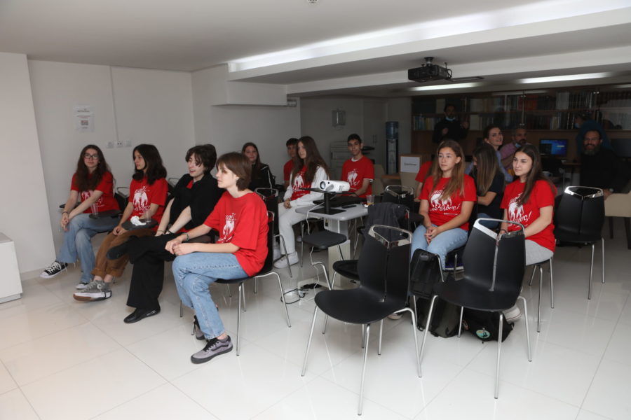 <img src="Καινοτόμα-δράση-Δώστε-στα-γυαλιά-σας-μια-δεύτερη-ευκαιρία3.jpg" alt="καινοτόμα-δράση">