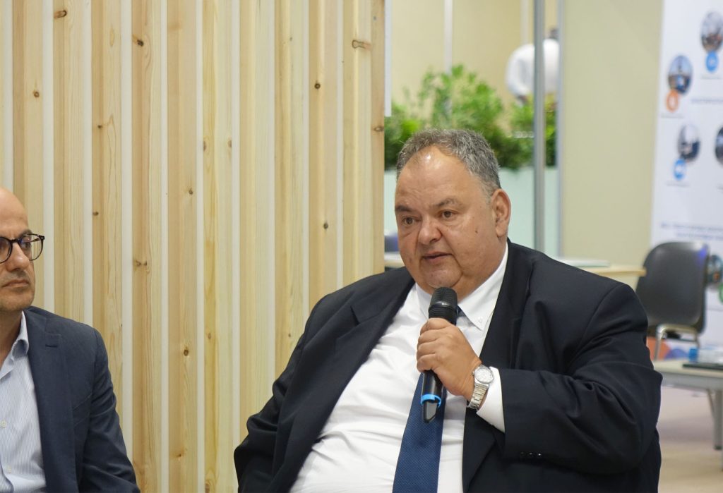 <img src="ΟΚΑΑ-1η-Έκθεση-Κυκλικής-Οικονομίας1.jpg" alt="στην-1η-έκθεση-κυκλικής-οικονομίας">