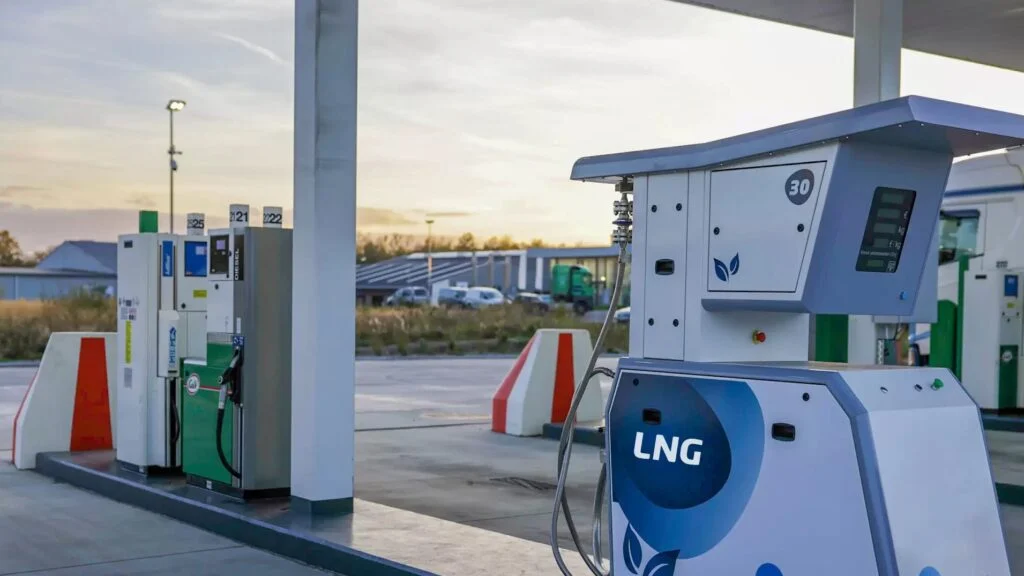 <img src="πρατήρίο-LNG-CNG.png" alt="H-ελίν-και-η-blue-grid">