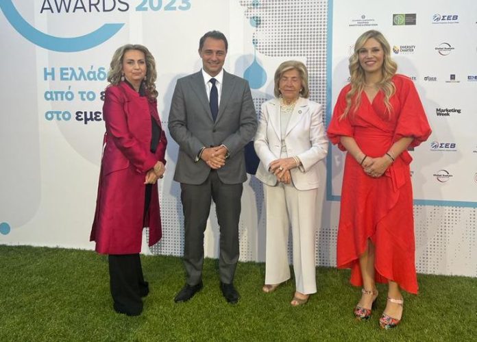 Μ. Σενετάκης: Η κοινωνία να μην ενοχοποιεί το «επιχειρείν» και οι επιχειρήσεις να μην θεοποιούν το κέρδος Μ. Σενετάκης: Η κοινωνία να μην ενοχοποιεί το «επιχειρείν» και οι επιχειρήσεις να μην θεοποιούν το κέρδος