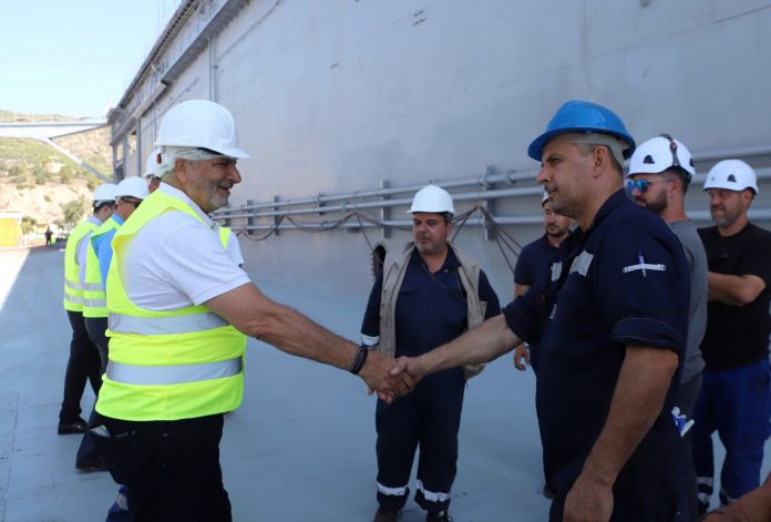 Συνάντηση εργαζομένων των Ναυπηγείων Ελευσίνας με την Περιφέρεια Αττικής Συνάντηση εργαζομένων των Ναυπηγείων Ελευσίνας με την Περιφέρεια Αττικής