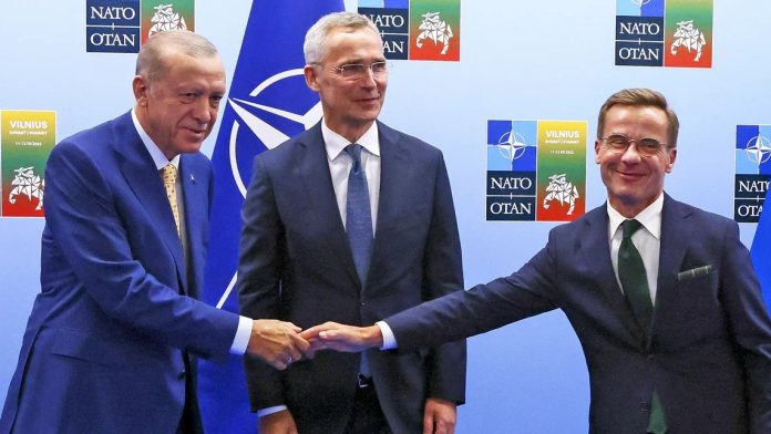 Η στροφή του Ερντογάν προς την Δύση και τα οικονομικά κέρδη για την Τουρκία στο Βίλνιους Η στροφή του Ερντογάν προς την Δύση και τα οικονομικά κέρδη για την Τουρκία στο Βίλνιους