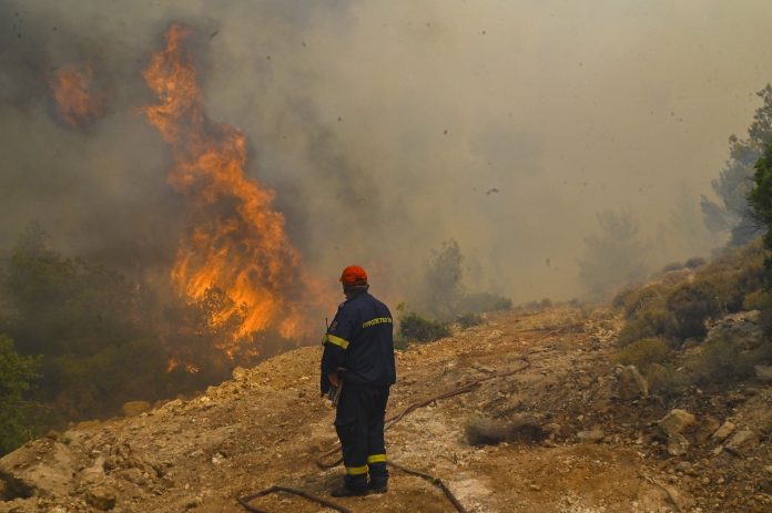 Σε πύρινο κλοιό η Αττική – Δύο μεγάλα μέτωπα σε Παλαιά Φώκαια και Ασπρόπυργο Σε πύρινο κλοιό η Αττική – Δύο μεγάλα μέτωπα σε Παλαιά Φώκαια και Ασπρόπυργο