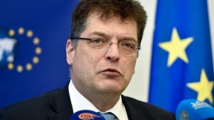 “Ελλάδα βρισκόμαστε στο πλευρό σου” δηλώνει ο Επίτροπος Διαχείρισης Κρίσεων, Γιάνες Λέναρσιτς “Ελλάδα βρισκόμαστε στο πλευρό σου” δηλώνει ο Επίτροπος Διαχείρισης Κρίσεων, Γιάνες Λέναρσιτς