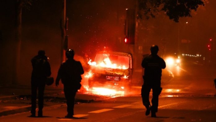 Τέταρτη νύχτα ταραχών στη Γαλλία μετά τον θάνατο 17χρονου Τέταρτη νύχτα ταραχών στη Γαλλία μετά τον θάνατο 17χρονου