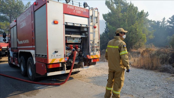 Συνδρομή των Ενόπλων Δυνάμεων στα μέτωπα των πυρκαγιών σε Κουβαρά, Λουτράκι και Δερβενοχώρια