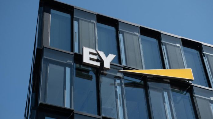 EY: Υποστηρίζει τη σύνδεση των ελληνικών πανεπιστημίων με την αγορά εργασίας EY: Υποστηρίζει τη σύνδεση των ελληνικών πανεπιστημίων με την αγορά εργασίας