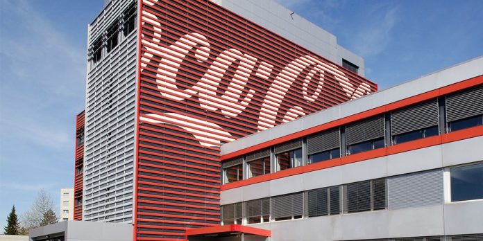 Coca‑Cola 3E: Μερισματική βροχή 105 εκατ. ευρώ και νέο «δώρο» 13,5 εκατ. στους μετόχους Coca‑Cola 3E: Μερισματική βροχή 105 εκατ. ευρώ και νέο «δώρο» 13,5 εκατ. στους μετόχους