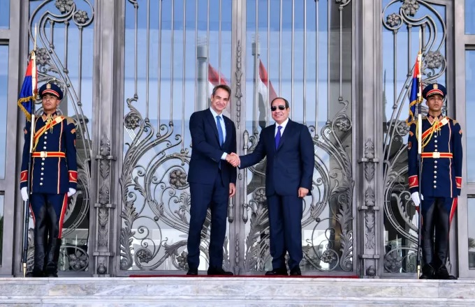 Μητσοτάκης για τη συνάντηση με Σίσι: «Αυτοτελείς οι ελληνοαιγυπτιακές σχέσεις» Μητσοτάκης για τη συνάντηση με Σίσι: «Αυτοτελείς οι ελληνοαιγυπτιακές σχέσεις»