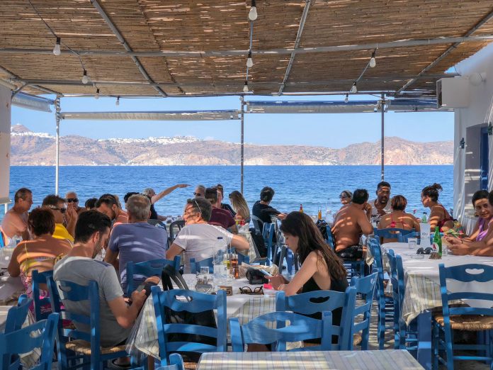 Τουριστικά έσοδα: Γιατί δεν μπορούν να κλείσουν τις «τρύπες» της Οικονομίας Τουριστικά έσοδα: Γιατί δεν μπορούν να κλείσουν τις «τρύπες» της Οικονομίας