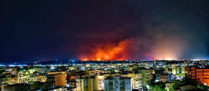 Πλησιάζει το δάσος της Δαδιάς η φωτιά – «χιονίζει» στάχτη στην Αλεξανδρούπολη Πλησιάζει το δάσος της Δαδιάς η φωτιά – «χιονίζει» στάχτη στην Αλεξανδρούπολη