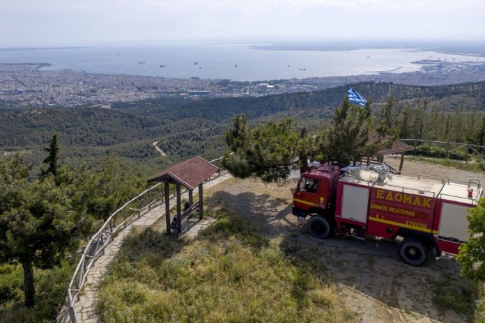 Θεσσαλονίκη: Απαγόρευση κυκλοφορίας και αύριο στο Σέιχ-Σου Θεσσαλονίκη: Απαγόρευση κυκλοφορίας και αύριο στο Σέιχ-Σου