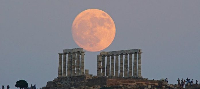 Με υπερπανσέληνο αρχίζει και ολοκληρώνεται ο φετινός Αύγουστος Με υπερπανσέληνο αρχίζει και ολοκληρώνεται ο φετινός Αύγουστος