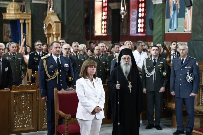 ΠτΔ: Ο λαός μας πάντοτε αντλούσε παρηγοριά και δύναμη από την προστατευτική παρουσία της Παναγίας «Ο λαός μας πάντοτε αντλούσε παρηγοριά και δύναμη από την προστατευτική παρουσία της Παναγίας», επισήμανε η πρόεδρος της Δημοκρατίας