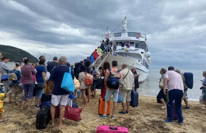Βόλος: Απεγκλωβισμός, διά θαλάσσης, δεκάδων τουριστών από το Μικρό, στο νότιο Πήλιο – Σε εξέλιξη άλλη επιχείρηση στον Πλατανιά Βόλος: Απεγκλωβισμός, διά θαλάσσης, δεκάδων τουριστών από το Μικρό, στο νότιο Πήλιο – Σε εξέλιξη άλλη επιχείρηση στον Πλατανιά