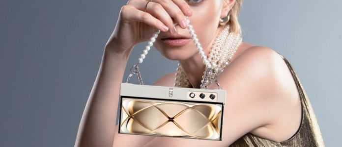 Κινεζική εταιρεία κατασκευής smartphone «πειράζει» ένα αναδιπλούμενο smartphone για να φοριέται σαν τσάντα 