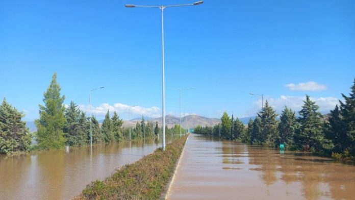 «Λίμνη» η εθνική οδός στα Τέμπη – Πως γίνεται η κυκλοφορία; «Λίμνη» η εθνική οδός στα Τέμπη – Πως γίνεται η κυκλοφορία;