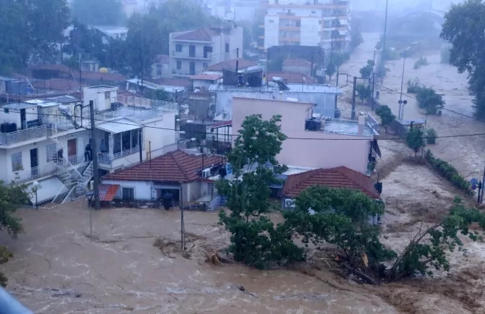 Εγκλωβισμένοι κάτοικοι από το ύψος του νερού στις ΠΕ Τρικάλων και Καρδίτσας Εγκλωβισμένοι κάτοικοι από το ύψος του νερού στις ΠΕ Τρικάλων και Καρδίτσας
