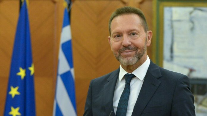 Η Ελληνική Μεταποίηση στο Σταυροδρόμι της Ανάπτυξης: Στοχευμένες Μεταρρυθμίσεις και Επενδύσεις για το Νέο Παραγωγικό Μοντέλο Η Ελληνική Μεταποίηση στο Σταυροδρόμι της Ανάπτυξης: Στοχευμένες Μεταρρυθμίσεις και Επενδύσεις για το Νέο Παραγωγικό Μοντέλο