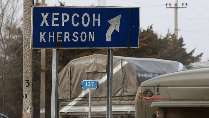 Ρωσικά πλήγματα στη Χερσώνα σκότωσαν και τραυμάτισαν ανθρώπους Ρωσικά πλήγματα στη Χερσώνα σκότωσαν και τραυμάτισαν ανθρώπους