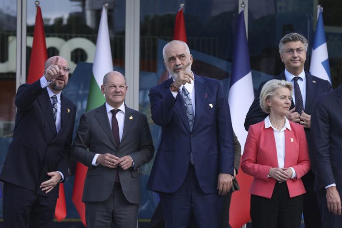 Τίρανα: Ολοκληρώθηκε η Διάσκεψη του Βερολίνου με τη συμμετοχή και του Έλληνα πρωθυπουργού Τίρανα: Ολοκληρώθηκε η Διάσκεψη του Βερολίνου με τη συμμετοχή και του Έλληνα πρωθυπουργού