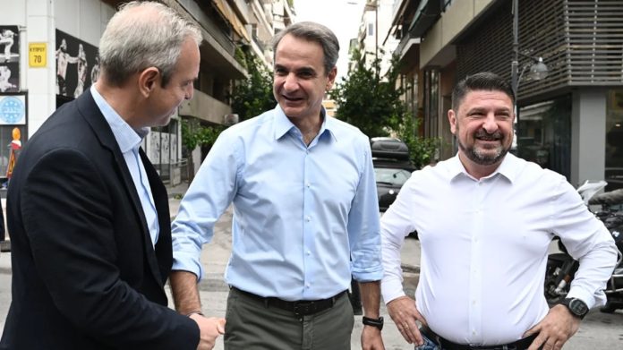 Μητσοτάκης με Χαρδαλιά από Βύρωνα: «Θα είμαστε παρόντες σε όλες τις δυσκολίες» Μητσοτάκης με Χαρδαλιά από Βύρωνα: «Θα είμαστε παρόντες σε όλες τις δυσκολίες»