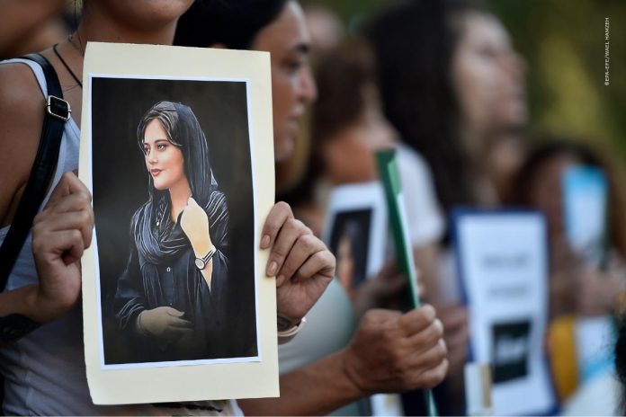 Στη Μαχσά Αμινί και στο γυναικείο κίνημα στο Ιράν «Woman Life Freedom», το βραβείο Ζαχάροφ 2023 Στη Μαχσά Αμινί και στο γυναικείο κίνημα στο Ιράν «Woman Life Freedom», το βραβείο Ζαχάροφ 2023