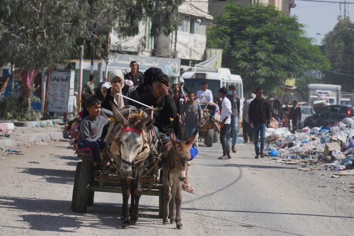 Μέχρι τις 12 το μεσημέρι έδωσε το Ισραήλ προθεσμία για την απομάκρυνση των πολιτών της Γάζας από δύο οδικούς άξονες Μέχρι τις 12 το μεσημέρι έδωσε το Ισραήλ προθεσμία για την απομάκρυνση των πολιτών της Γάζας από δύο οδικούς άξονες