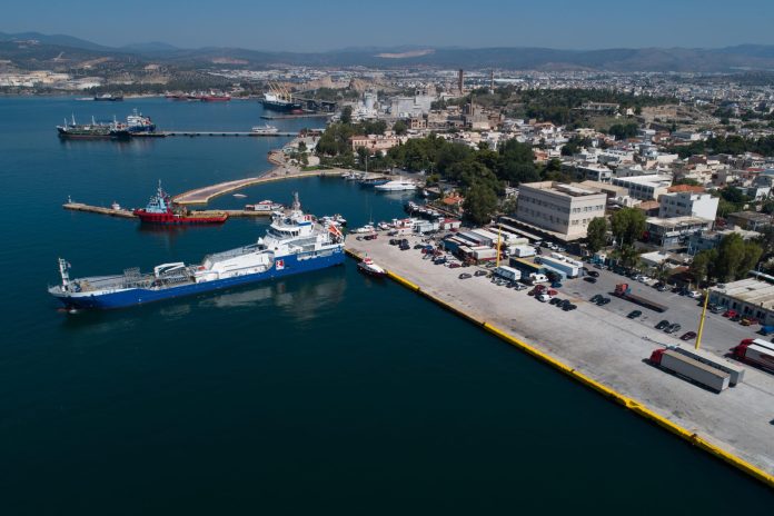 Στο λιμάνι της Ελευσίνας εκπρόσωποι από 12 γερμανικές εταιρείες από τον κλάδο της ναυτιλίας Στο λιμάνι της Ελευσίνας εκπρόσωποι από 12 γερμανικές εταιρείες από τον κλάδο της ναυτιλίας