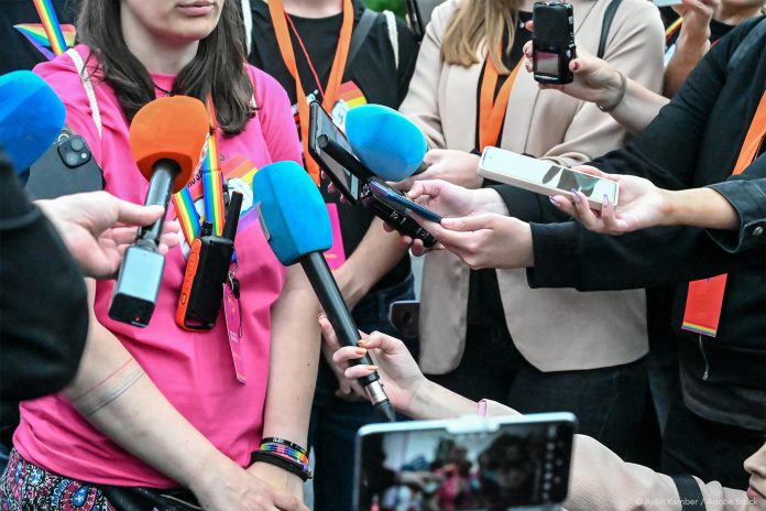 ΕΕ: Το Ευρωπαϊκό Κοινοβούλιο ζητά ανεξαρτησία των ΜΜΕ με πλουραλισμό και απόρρητο των πηγών ΕΕ: Το Ευρωπαϊκό Κοινοβούλιο ζητά ανεξαρτησία των ΜΜΕ με πλουραλισμό και απόρρητο των πηγών