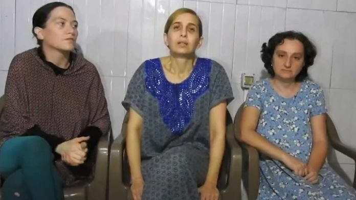 Η Χαμάς δημοσιοποίησε βίντεο με τρεις γυναίκες που παρουσιάζονται ως όμηροι Η Χαμάς δημοσιοποίησε βίντεο με τρεις γυναίκες που παρουσιάζονται ως όμηροι