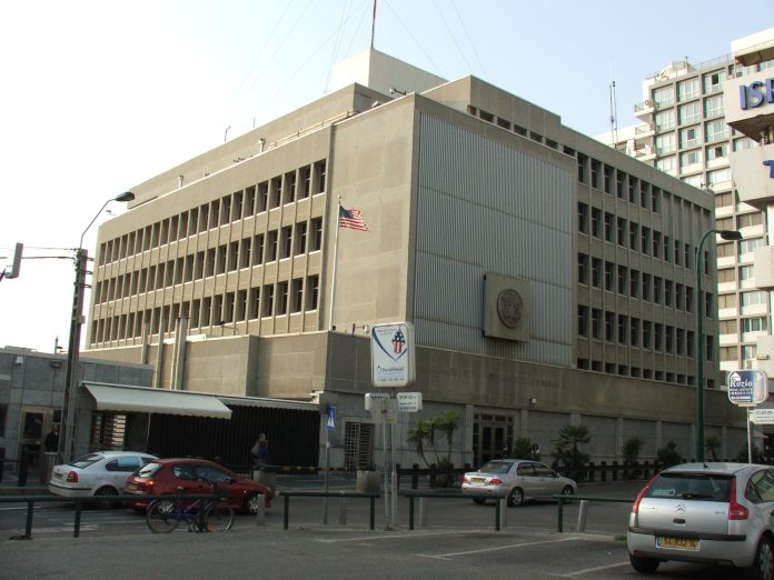 Η Βρετανία δίνει εντολή στις οικογένειες των διπλωματών της να εγκαταλείψουν το Ισραήλ για λόγους ασφαλείας - Γαλλία: Ειδικές πτήσεις αύριο και μεθαύριο