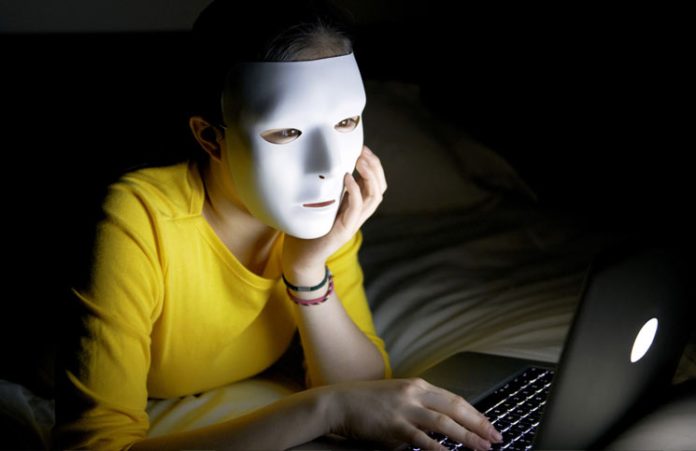 ESET: Δέκα τρόποι για να εντοπίζουμε ψεύτικα προφίλ στα social media ESET: Δέκα τρόποι για να εντοπίζουμε ψεύτικα προφίλ στα social media