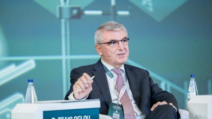 Π. Τσακλόγλου: “Το 8 θα είναι το πρώτο νούμερο του νέου κατώτατου μισθού” Π. Τσακλόγλου: Οι τεχνολογικές εξελίξεις οδηγούν στη βελτίωση των συνθηκών εργασίας