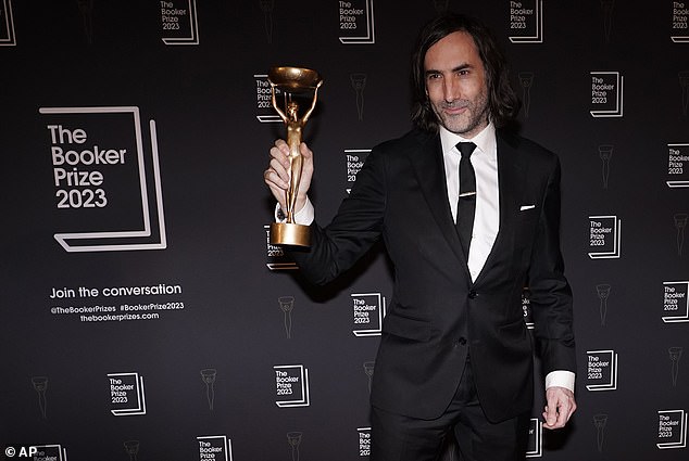 Booker Prize: Το περίβλεπτο βρετανικό λογοτεχνικό βραβείο Booker απονεμήθηκε στον Iρλανδό συγγραφέα Πολ Λιντς Booker Prize: Το περίβλεπτο βρετανικό λογοτεχνικό βραβείο Booker απονεμήθηκε στον Iρλανδό συγγραφέα Πολ Λιντς