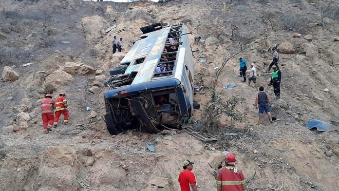 Περού: Λεωφορείο έπεσε σε χαράδρα στην επαρχία Κορόνγκο – Τουλάχιστον 20 νεκροί Περού: Λεωφορείο έπεσε σε χαράδρα στην επαρχία Κορόνγκο – Τουλάχιστον 20 νεκροί