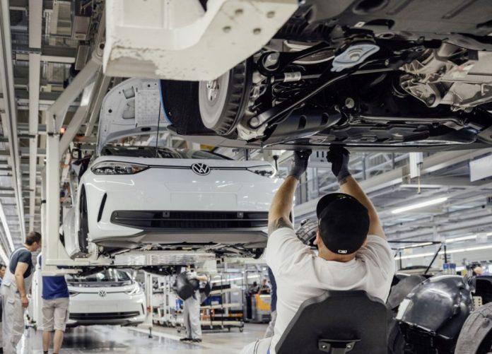 Volkswagen: Μείωσε τις βάρδιες στο εργοστάσιο ηλεκτρικών αυτοκινήτων, λόγω υποτονικής ζήτησης Volkswagen: Μείωσε τις βάρδιες στο εργοστάσιο ηλεκτρικών αυτοκινήτων, λόγω υποτονικής ζήτησης