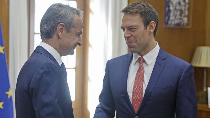 Μητσοτάκης για Κασσελάκη: ”Ο εναγκαλισμός με τα πιο τοξικά στοιχεία προκαλεί ερωτήματα” Μητσοτάκης για Κασσελάκη: ”Ο εναγκαλισμός με τα πιο τοξικά στοιχεία προκαλεί ερωτήματα”