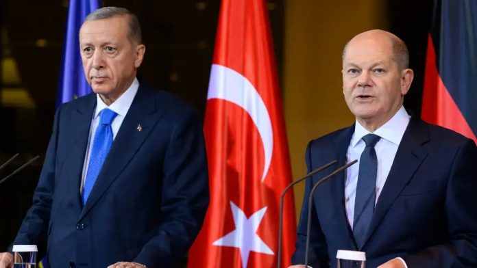Tα μικρά βήματα και τα μεγάλα εμπόδια στις σχέσεις Ευρωπαϊκής Ένωσης – Τουρκίας Tα μικρά βήματα και τα μεγάλα εμπόδια στις σχέσεις Ευρωπαϊκής Ένωσης – Τουρκίας