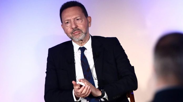 Στουρνάρας: ”Η επόμενη μέρα για την ελληνική οικονομία μετά την επιστροφή στην επενδυτική βαθμίδα” Στουρνάρας: ”Η επόμενη μέρα για την ελληνική οικονομία μετά την επιστροφή στην επενδυτική βαθμίδα”