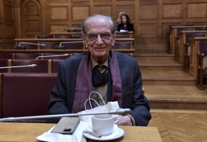 «Έφυγε» στα 89 του ο Βασίλης Βασιλικός «Έφυγε» στα 89 του ο Βασίλης Βασιλικός