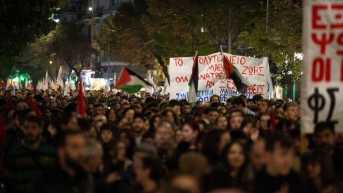 Ολοκληρώθηκε η πορεία για την 50η επέτειο του Πολυτεχνείου στη Θεσσαλονίκη Ολοκληρώθηκε η πορεία για την 50η επέτειο του Πολυτεχνείου στη Θεσσαλονίκη